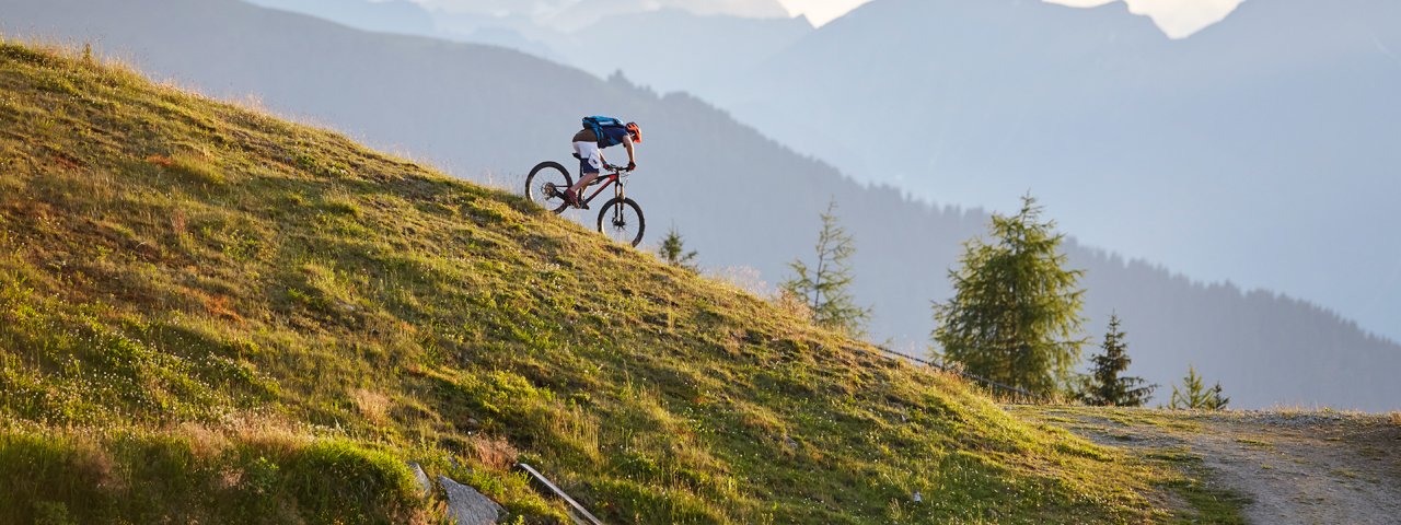 Mountain bike riding near the Mutterer Alm, © TVB Innsbruck/Christian Vorhofer