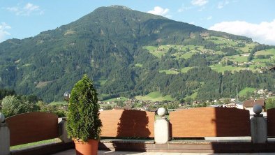 Blick zum Hamberg-Kaltenbach-Zillertal- Sommer