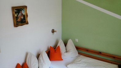 kl. Schlafzimmer mit Zustellbett (90 x 190 cm), © J Moser