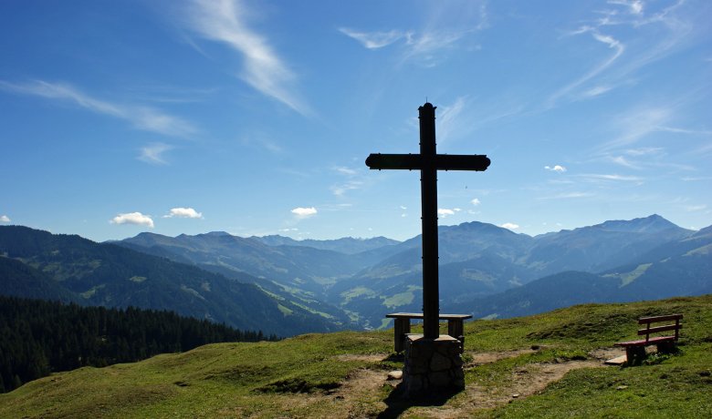 The cross on the summit of Kragenjoch Col.