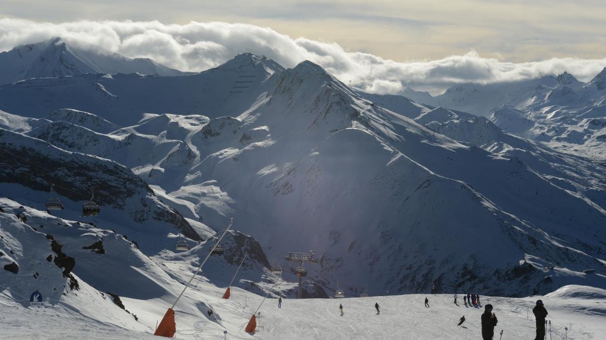 45 lifts and cable cars, almost 240km of pistes – the Silvretta Arena, which connects Ischgl with the Samnaun region in Switzerland, offers snowsure slopes from November until May., © Paznaun-Ischgl