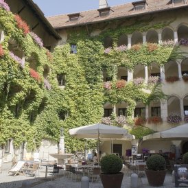 A beautiful spot to take a rest: The inner courtyard with arcades in Schwaz