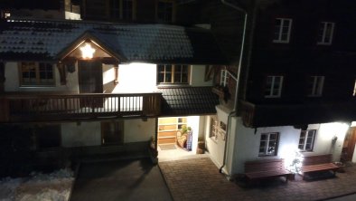 app-haus-bei-nacht-01