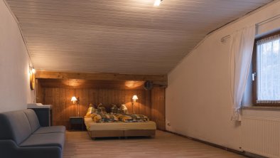 Schlafzimmer mit Schlafsofa - 1. Stock