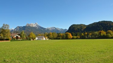 Eine riesige Wiese direkt vorm Haus