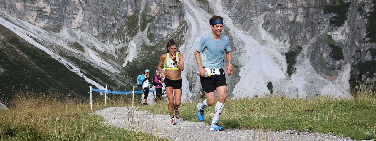 With lots of elevation gain, the new Kalkkögel Trail Run climbs from the valley up to the top of Kreuzjoch Peak and winds down again, © TVB Stubai Tirol