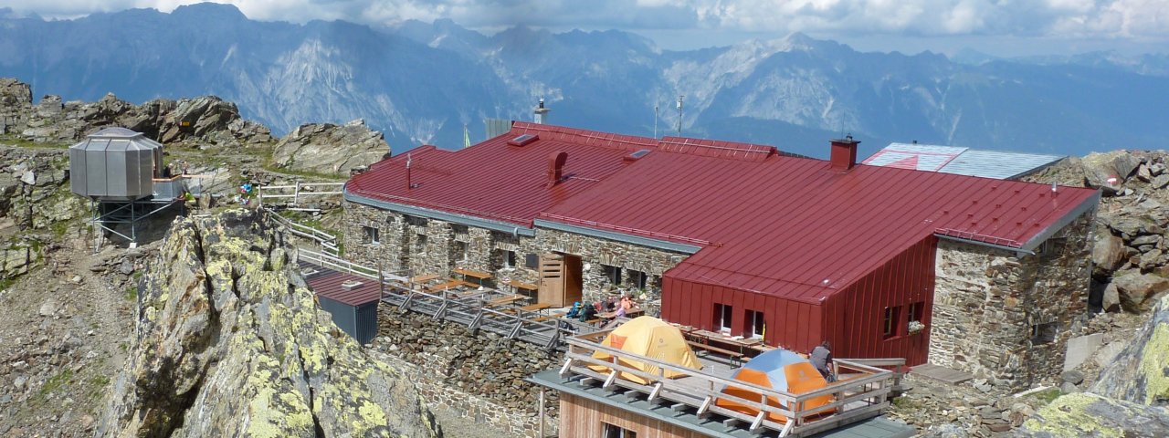 Glungezerhütte hut in the Tux Alps, © OeAV Hall/Gerald Aichner