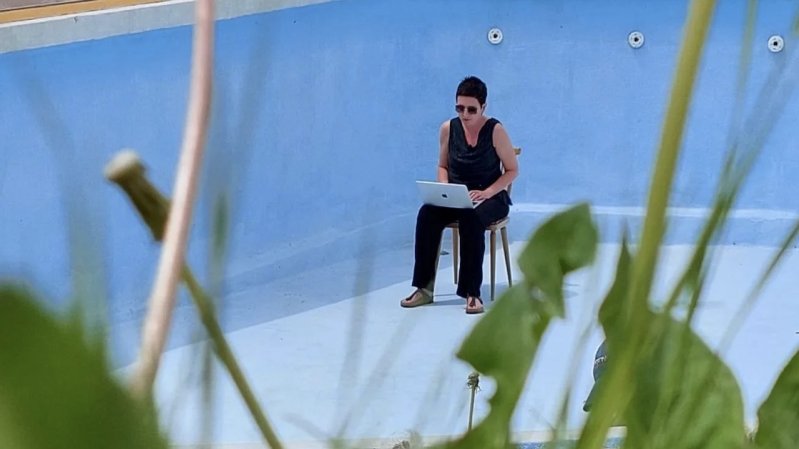 Pool Reading featuring Carolina Schutti, © Medienfrische