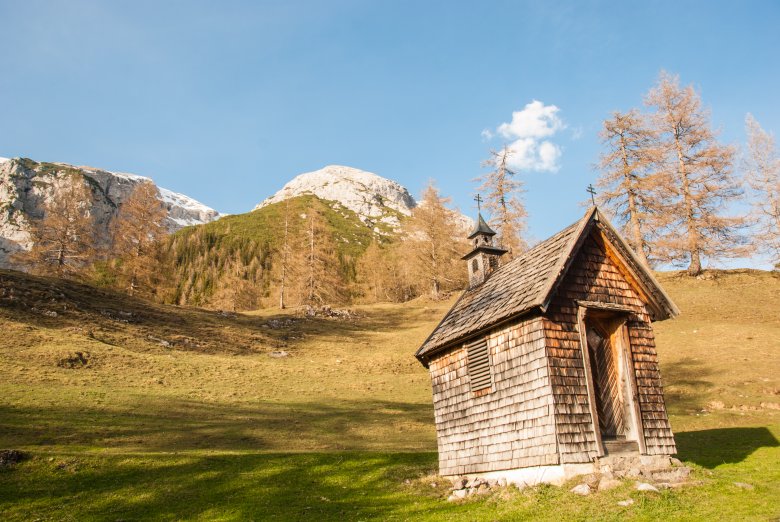 The chapel at the Magdeburger H&uuml;tte near the mighty Gro&szlig;er Solstein and Kleiner Solstein mountains., © Jannis Braun