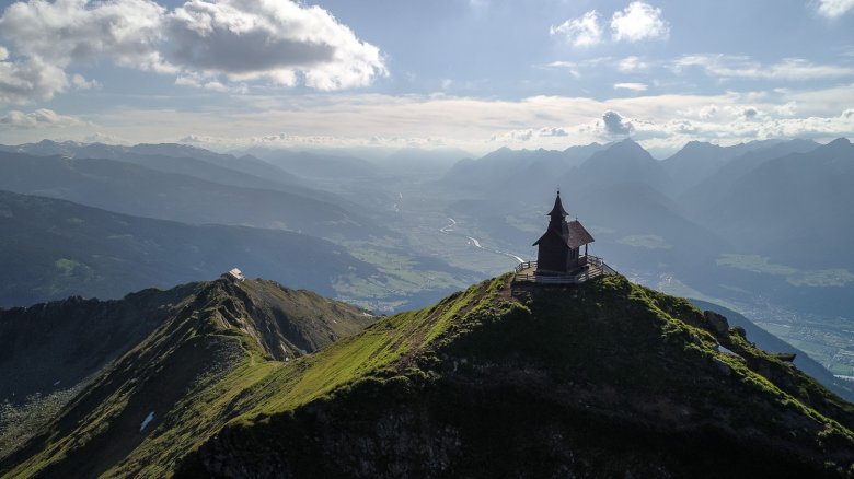 The Kellerjochkapelle chapel high above the Inn Valley.
, © TVB Silberregion Karwendel