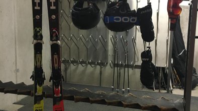 heated ski-/boot storage room