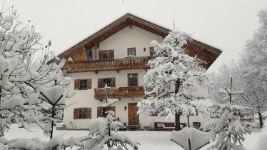 Bauernhaus-Gartner-Zillertal-Uderns-Haus-Winter