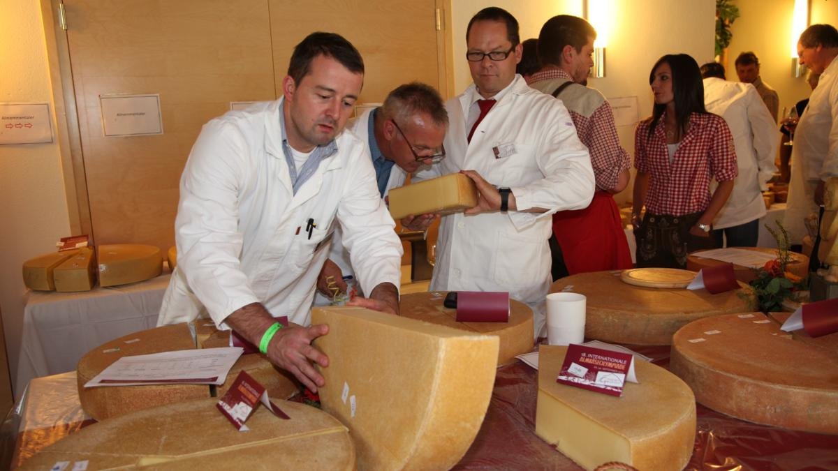 For over 20 years Galtür has hosted the annual Alpine Cheese Olympics. Each autumn around 100 dairy farmers from throughout the Alps submit their finest cheeses for tasting by a panel of experts. The event draws thousands of visitors., © Paznaun-Ischgl