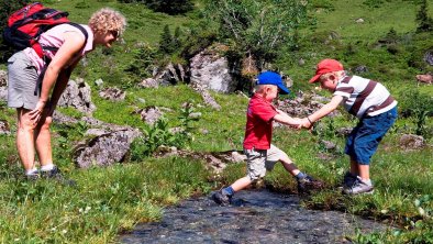 Wandern durch Bäche und Wiesen, © Gästehaus Elisabeth