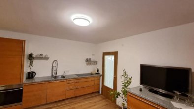 Küche und TV, © Apartment Enarina