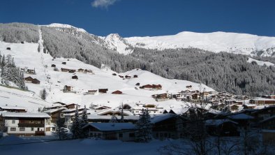 Ausblick aus Zimmer Nr 3 zum Rastkogelskigebiet, © Waldhäusl