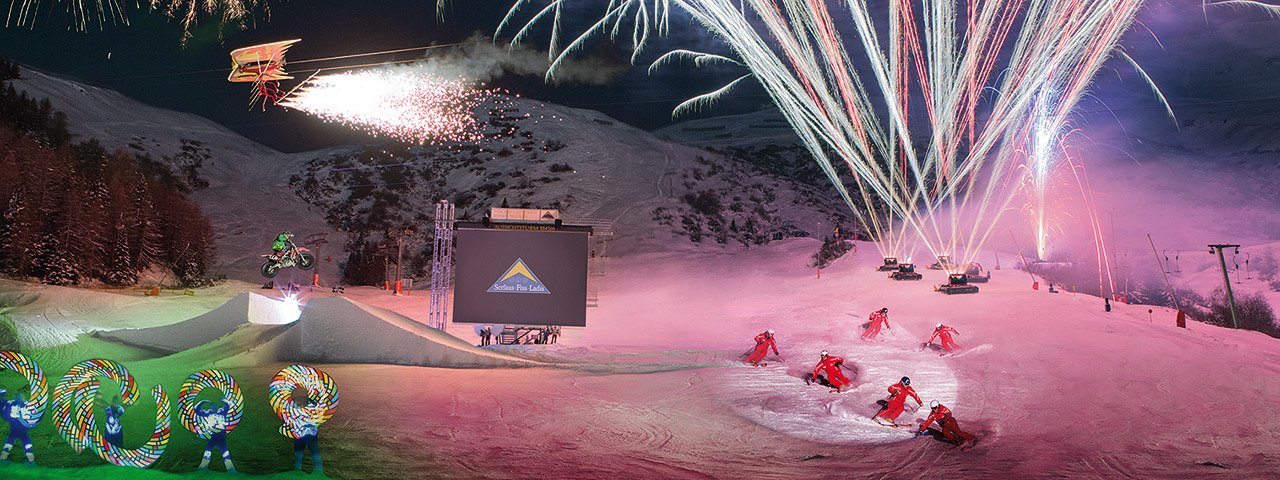 Snow cats, firework displays, Fisser Flieger and Fiss’ best skiers and riders: The weekly Nightflow Ski Show is fun for the whole family and not to be missed, © Bergbahnen Fiss-Ladis