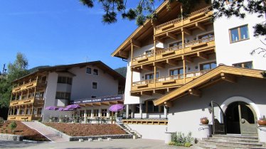 Hotel aussen Sommer 1