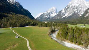 Spring walk along the Leutascher Ache river, © Tirol Werbung/Mario Webhofer