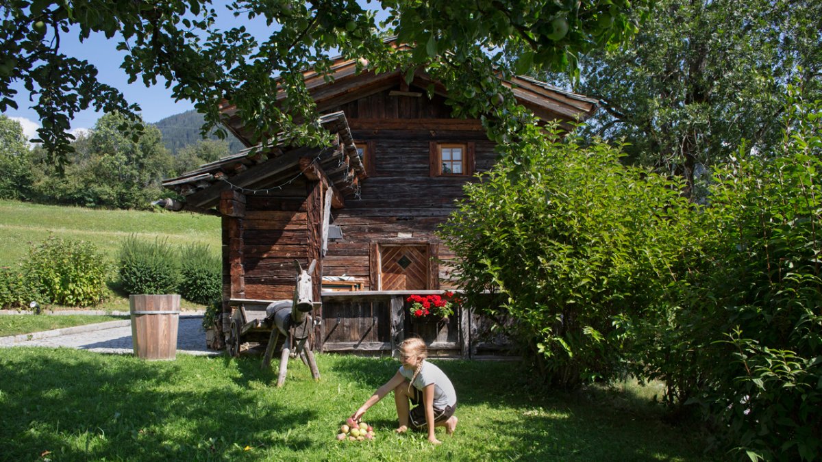 The Badstube, a 260-year-old log cabin, is today a holiday home., © Tirol Werbung/Lisa Hörterer