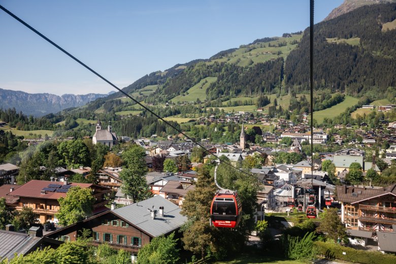 Each of the red gondolas transporting passengers onto the Hahnenkamm mountain bears the name of a racer who has won the legendary downhill race here., © Maria Kirchner