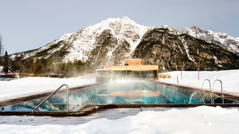 Heated pool at the Hotel Quellenhof, © Hotel Quellenhof