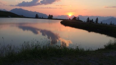 Sonnenuntergang am Bergsee