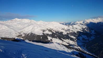 Skitour Grübelspitze, Blick Richtung Zillertal, © Harald Stock