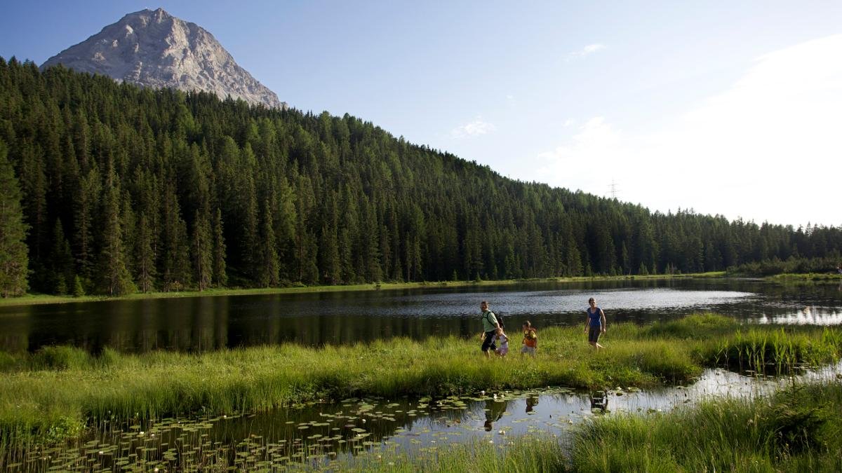 The Schwarze See (Black Lake) certainly lives up to its name – the alpine moors around this lake above Nauders give the water a dark appearance. In summer the lake is covered with white water lilies., © Nauders