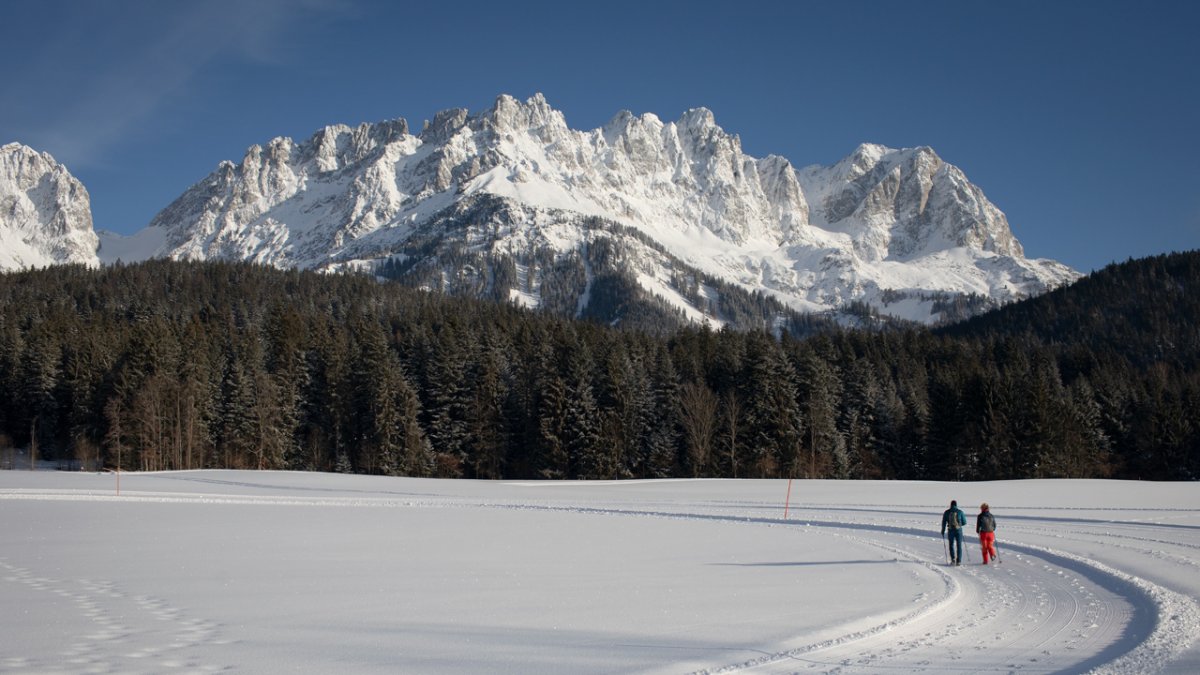 Winter hike in front of the Wilder Kaiser mountains, © Tirol Werbung / Frank Stolle