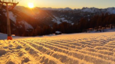 Piste bei Sonnenaufgang