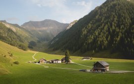 The Alpengasthof Kasern in the Schmirntal Valley, © Tirol Werbung/Bert Heinzlmeier