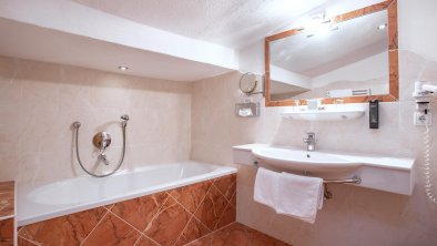 bath room Hotel Glockenstuhl Gerlos