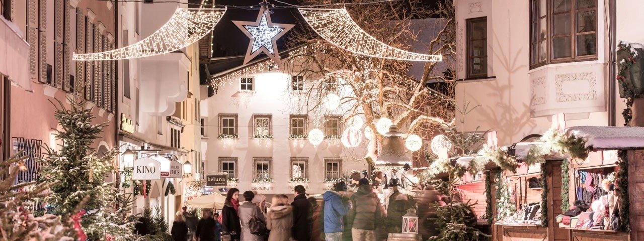 As the Advent season rolls around, thousands of Christmas lights sparkle in the alleys and lanes of Kitzbühel, © Michael Werlberger