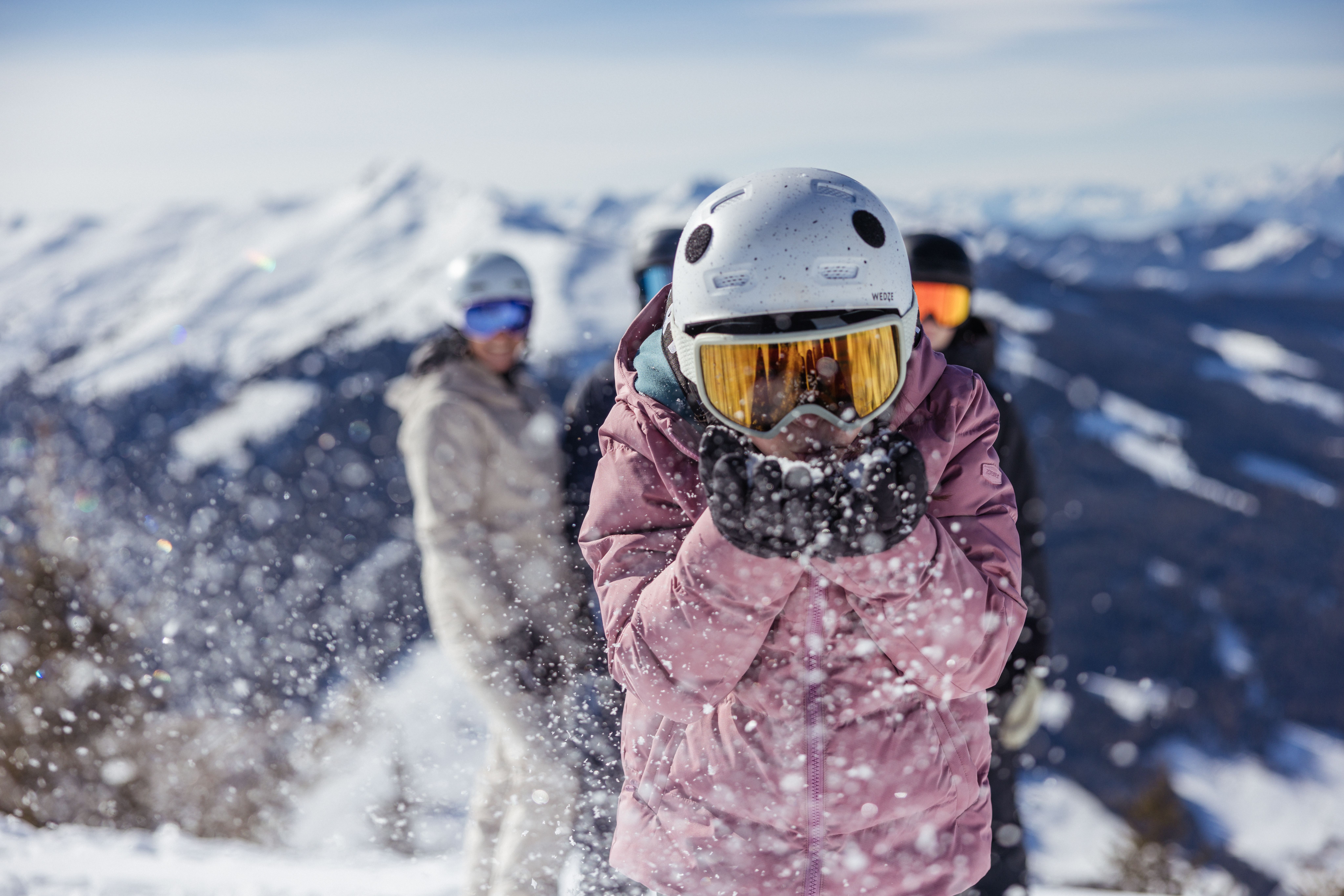 Kind mit Schneestauben im Skigebiet Ski Juwel Alpbachtal Wildschönau