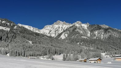 Umliegende Berge im Winter