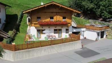 Holzblockhaus Bergkristall im Sommer