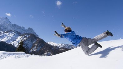 Kind im Schnee 2 - ©AlbinN