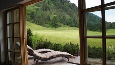 Terrasse mit kompletter Möbelierung und Grill