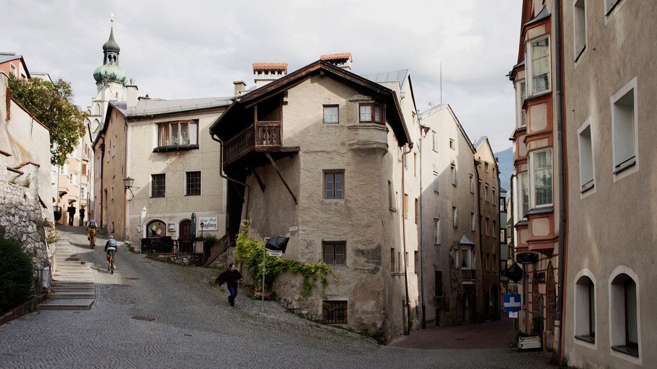 The medieval oldtown in the centre of Hall in Tirol, © Tirol Werbung/Verena Kathrein