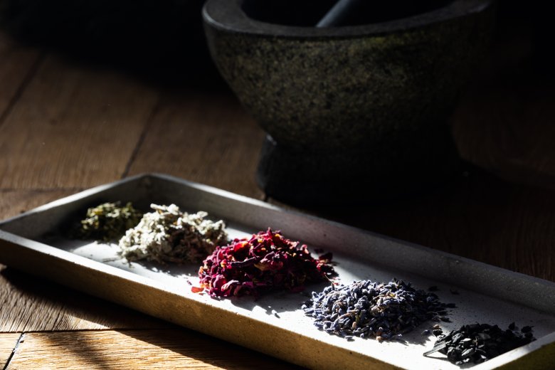 The ingredients for the harmony mixture (from left to right): mint, sage, rose petals, lavender blossoms, styrax.