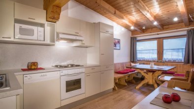 Ferienwohnung Enzian, © Wohnbereich - Küche - Sitzecke - Essbereich