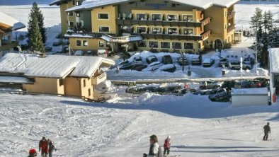 Skiabfahrt bis zum Hotel