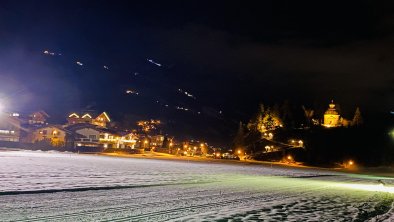 Flutlicht Langlaufloipe und Blick Burgschrofen