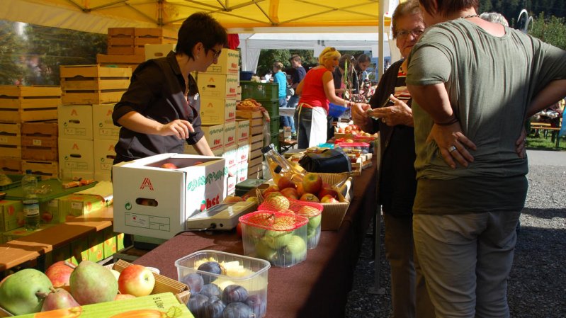 You’ll find every kind of crafts and delicious food, not to mention the stars of the event ...the apples, © Daniel Rundl/TVB Tiroler Oberland