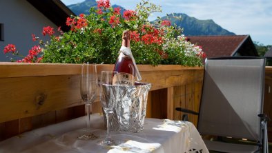 gemütlich auf dem Balkon