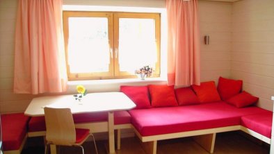 Couch und Essecke Parterre Wohnung