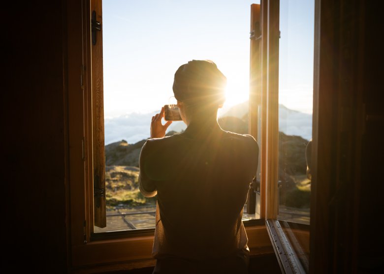 Throw open the windows and breate in the fresh mountain air - the perfect start to a perfect day in the mountains.

