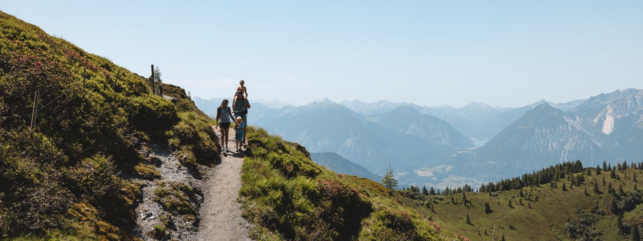 The hike to the Wiedersbergerhorn offers some wonderful views, © Alpbachtal Tourismus / Mathäus Gartner