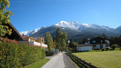 Weg zum Landhaus Thöni in Seefeld in Tirol